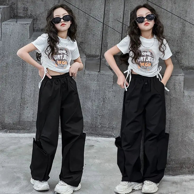 Pantaloni cargo di una bambina di 10 anni