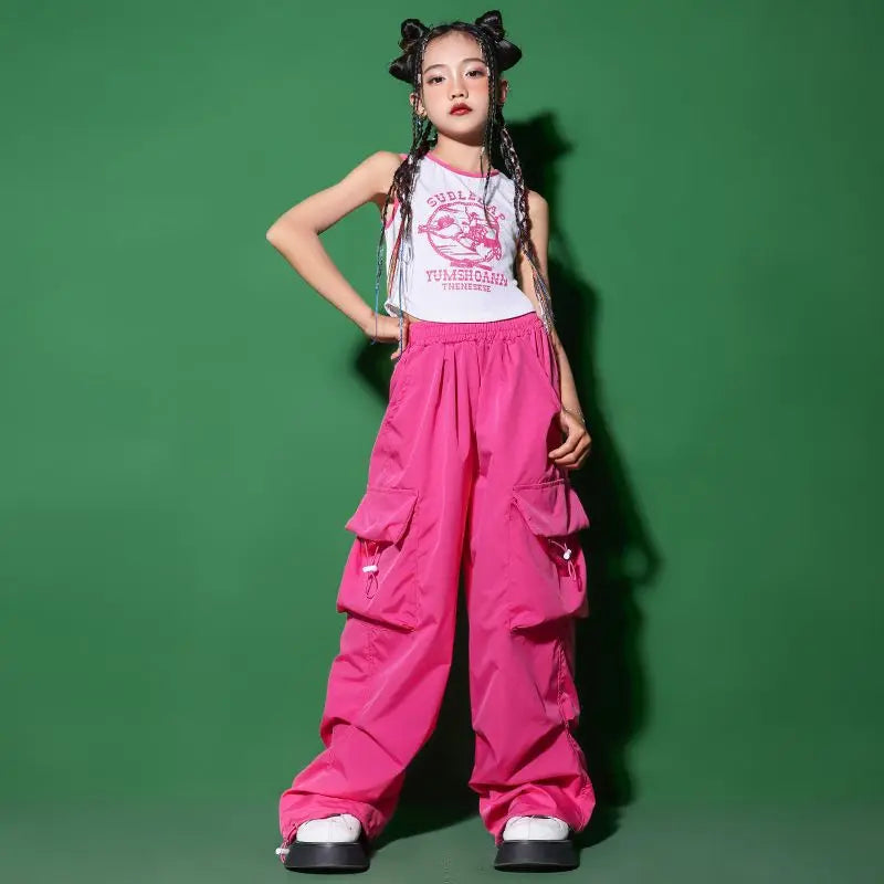 Pantaloni cargo di una bambina di 10 anni