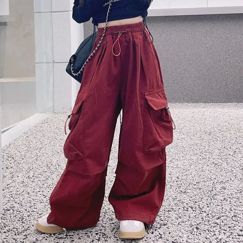 Pantaloni cargo di una bambina di 10 anni