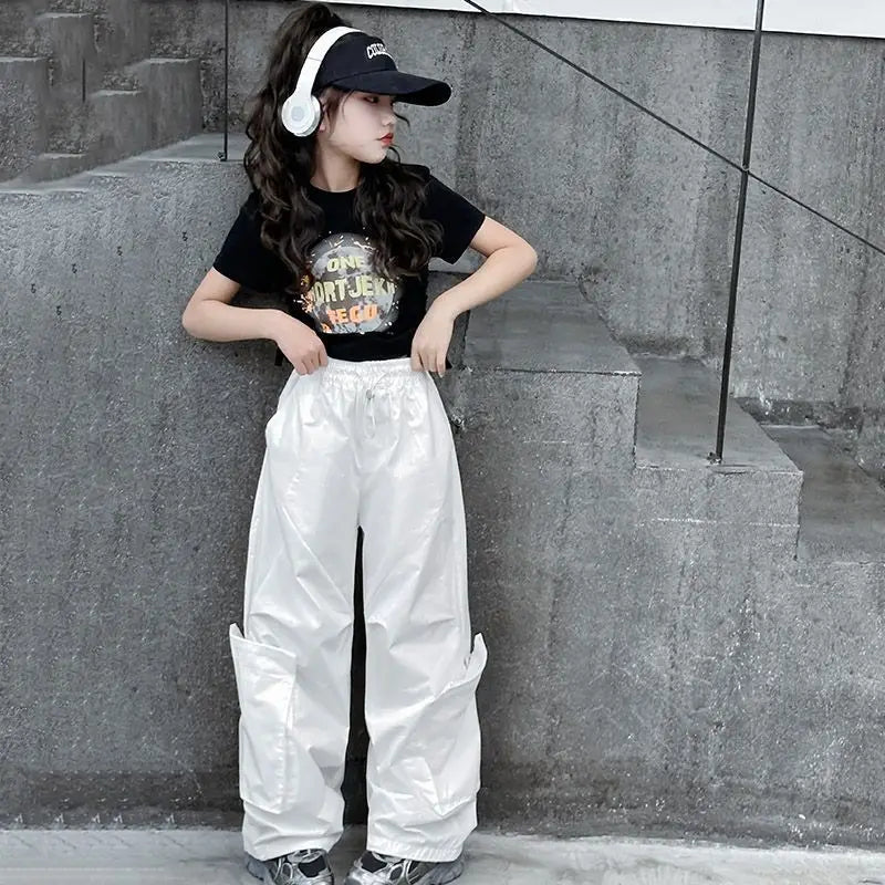 Pantaloni cargo di una bambina di 10 anni