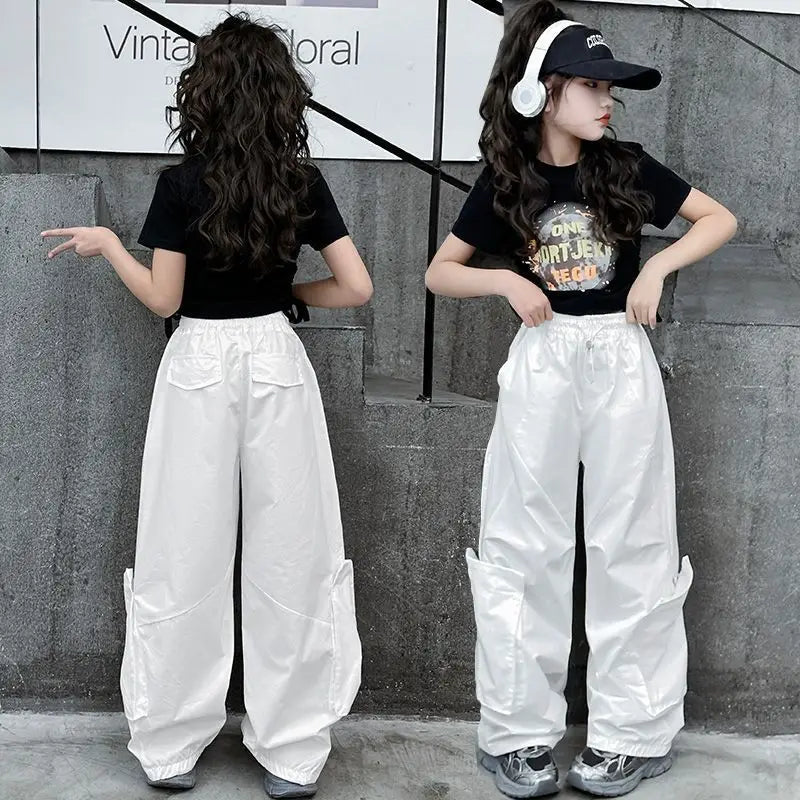 Pantaloni cargo di una bambina di 10 anni