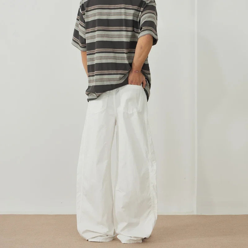 Pantaloni cargo blanchi uomo vista posteriore