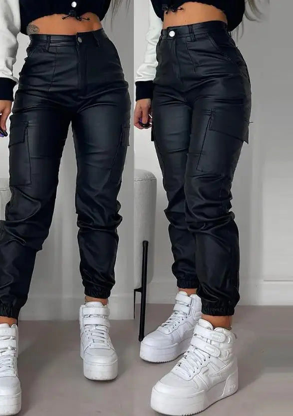 Pantaloni cargo da donna in finta pelle