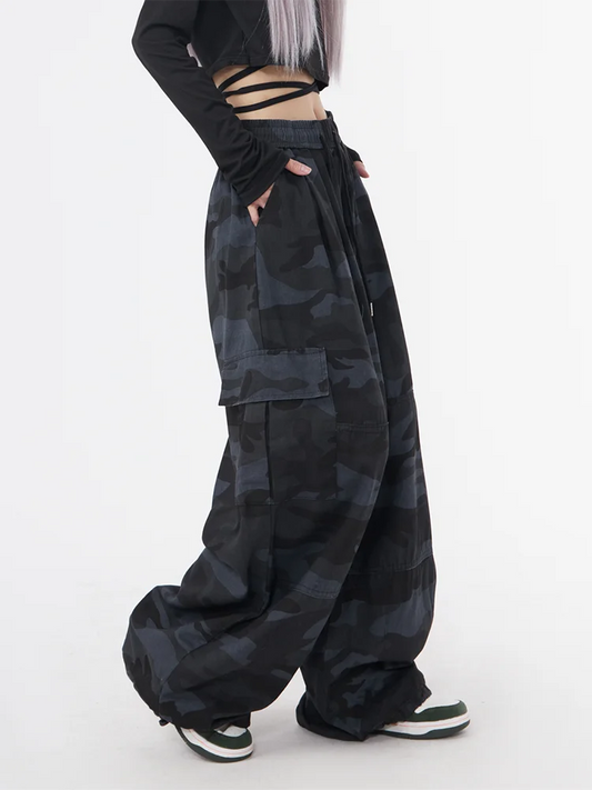 Pantaloni  cargo donna aderenti vista laterale