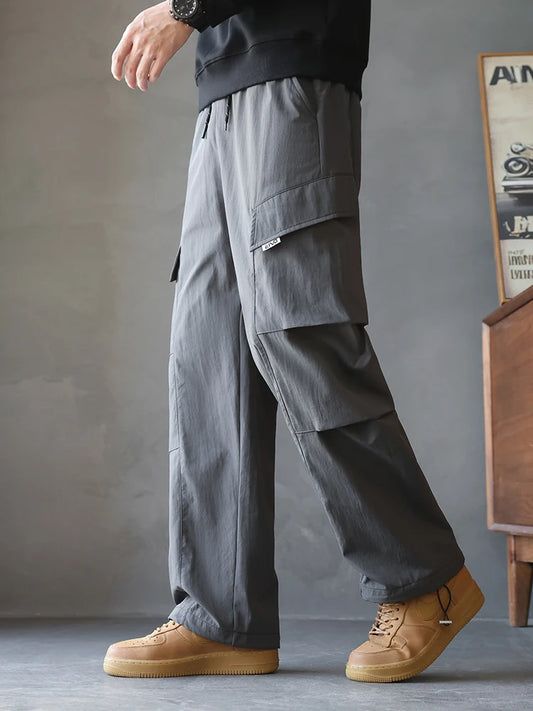 Pantaloni cargo dritti da uomo colore grigio vista laterale