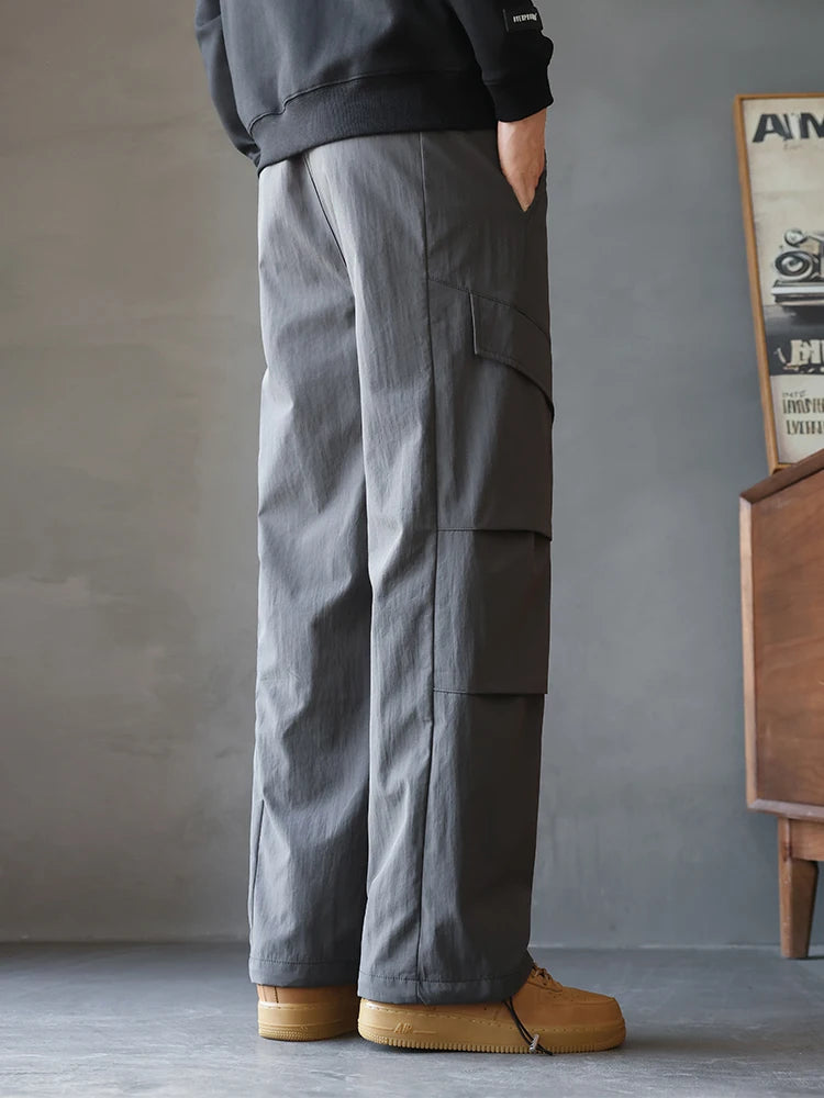 Pantaloni cargo dritti da uomo colore grigio vista posteriore