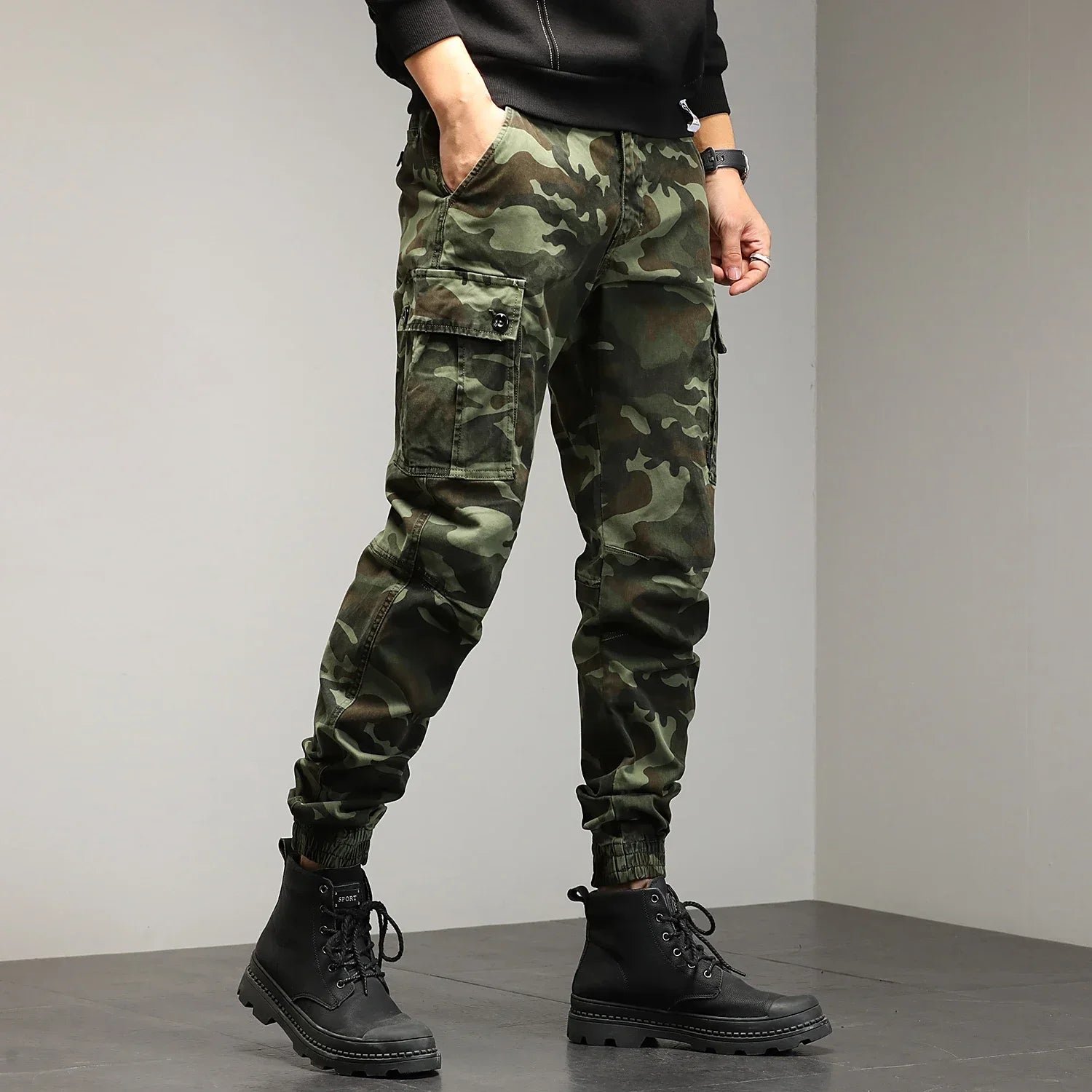 Pantaloni cargo militari colore verde militare