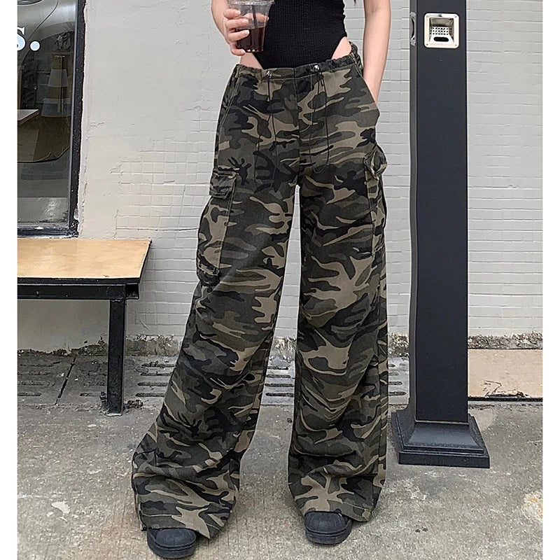 Pantaloni cargo mimetici da donna