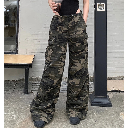 Pantaloni cargo mimetici da donna