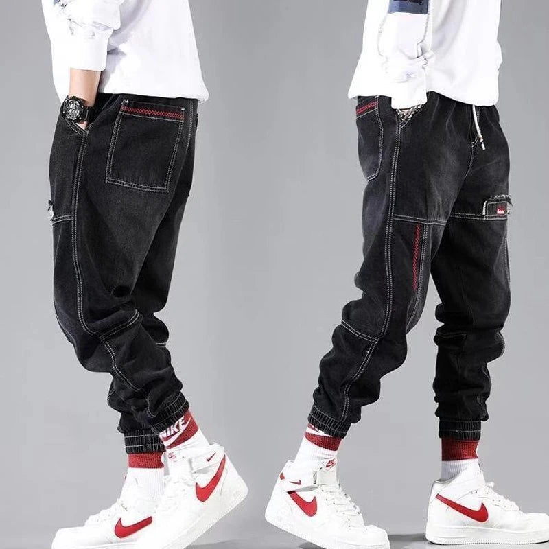 Pantaloni cargo neri corti vista laterale