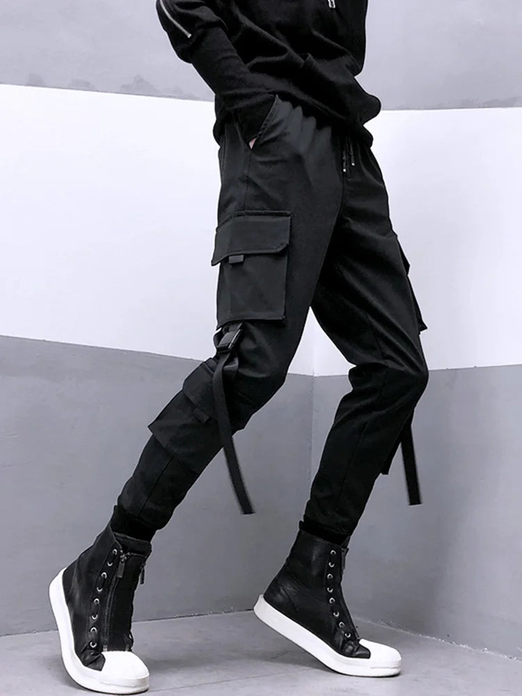 Pantaloni cargo neri vista laterale