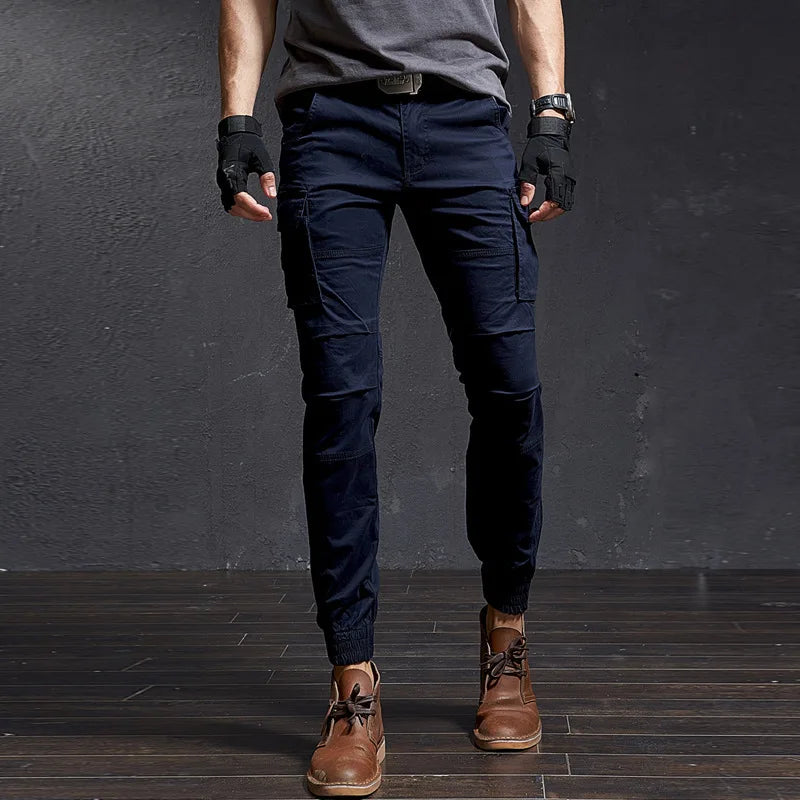 Pantaloni cargo slim-fit da uomo colore blu