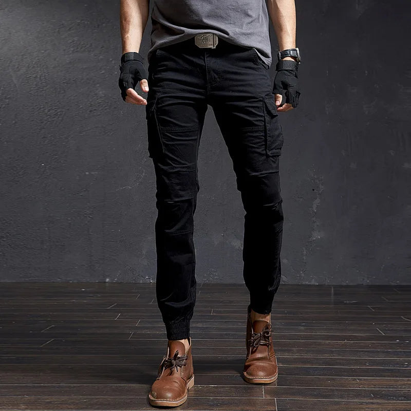 Pantaloni cargo slim-fit da uomo colore nero