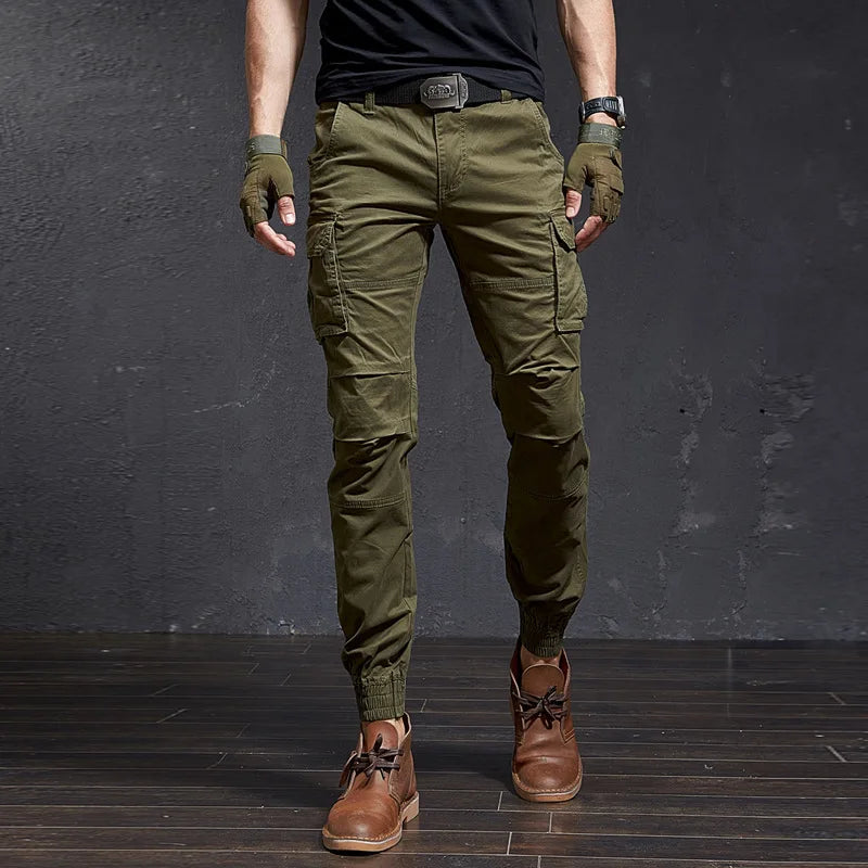 Pantaloni cargo slim-fit da uomo colore verde militare