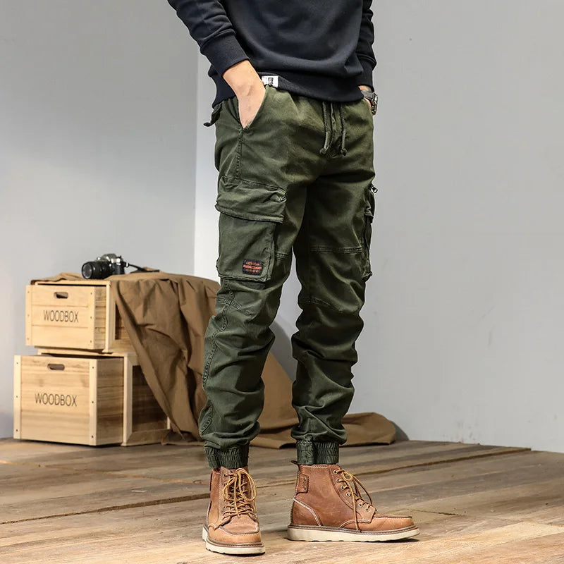 Pantaloni cargo uomo colore verde militare