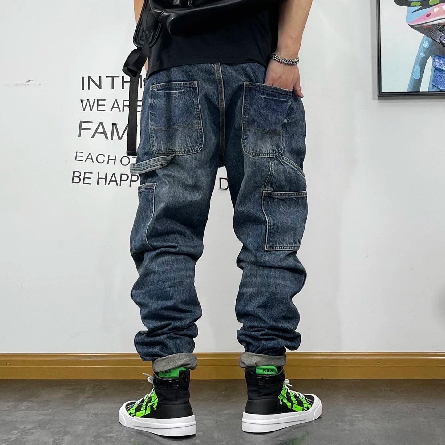 Pantaloni cargo uomo con polsino vista posteriore