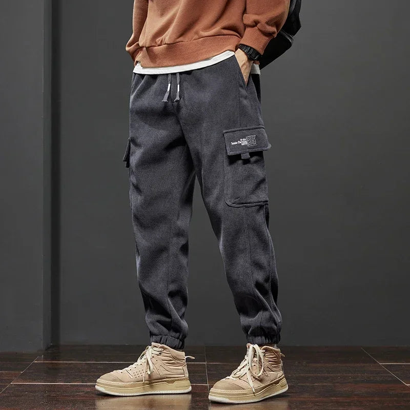 colore grigio  pantaloni cargo elastici da uomo